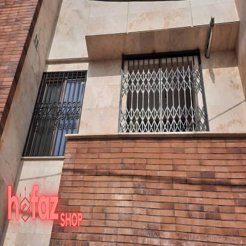 حفاظ پنجره آکاردئونی نصب شده از بیرون خانه