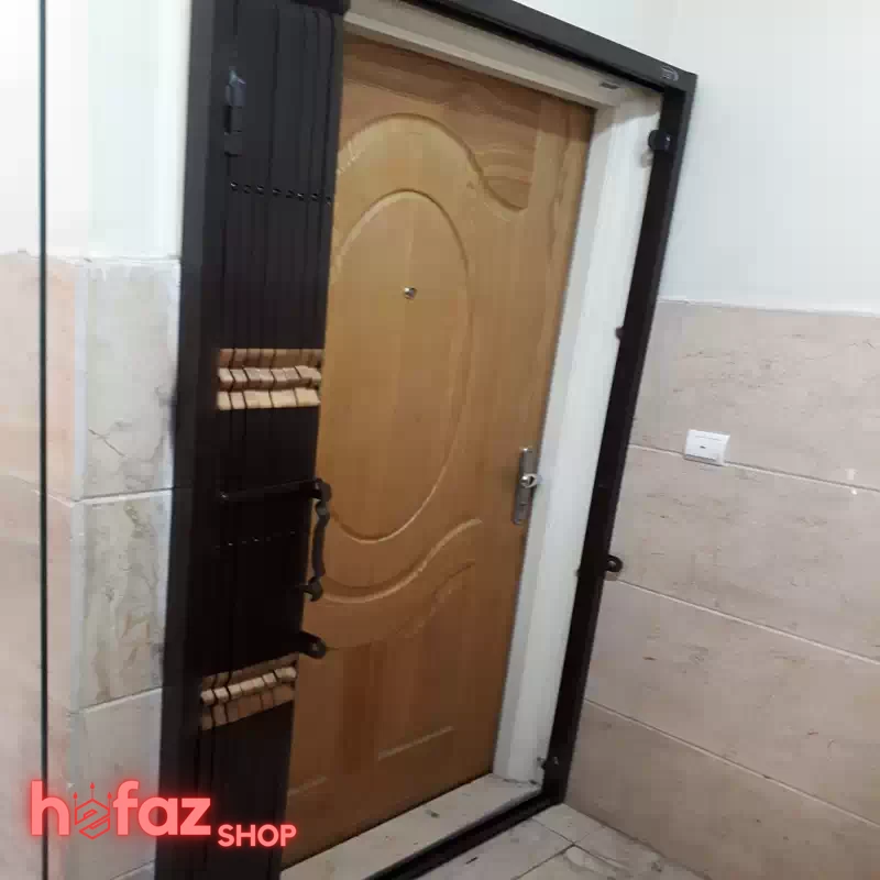 جمع شده درب حفاظ اکاردئونی 3 گل مشکی طلایی