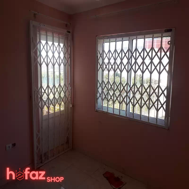 اکاردئونی برای پنجره ویلا