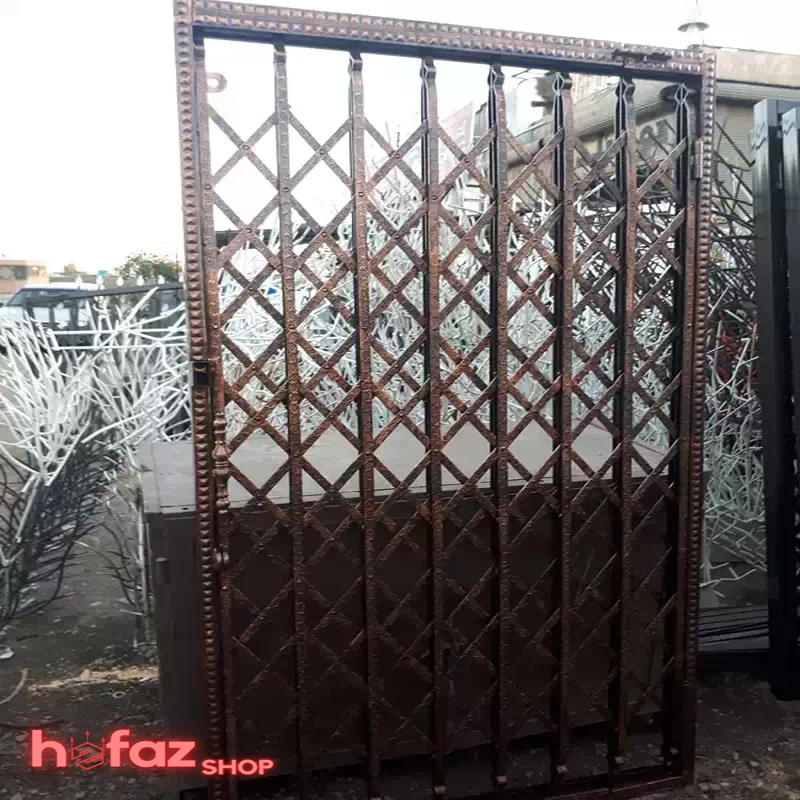 جزئیات تزئینی حفاظ آکاردئونی سلطنتی