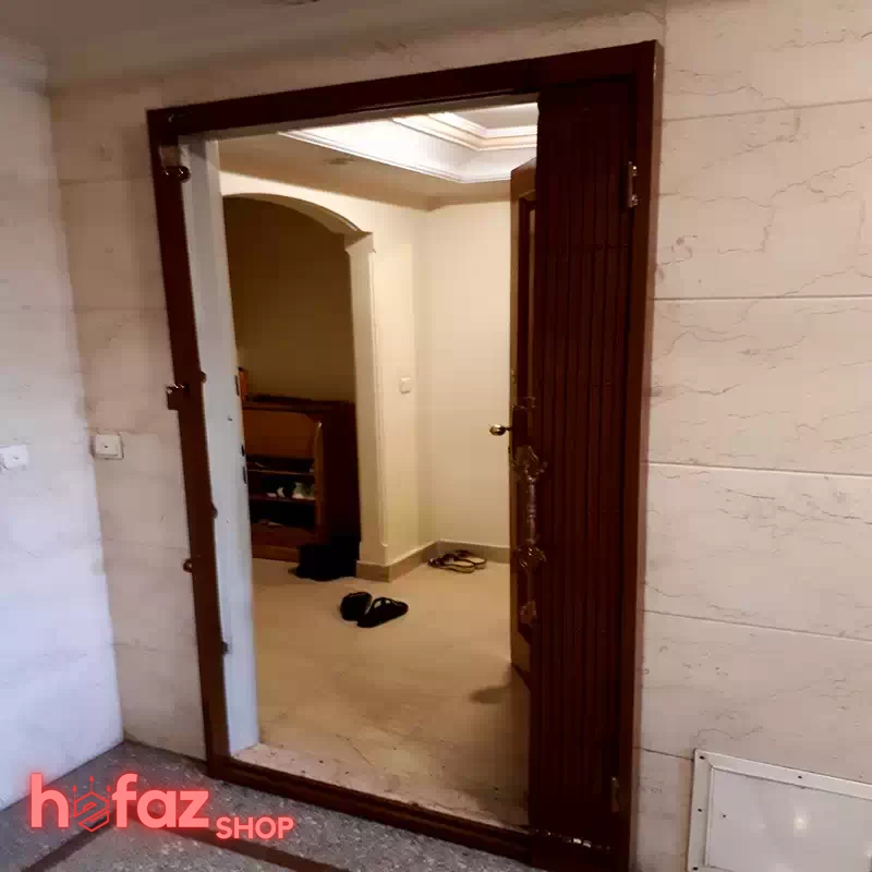 حفاظ جلوی درب ورودی اپاتمان