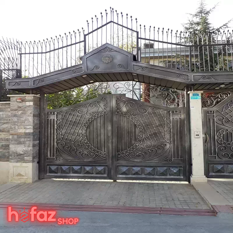 حفاظ سرنیزه‌ای سرخم در ابعاد سفارشی برای دیوارهای صنعتی