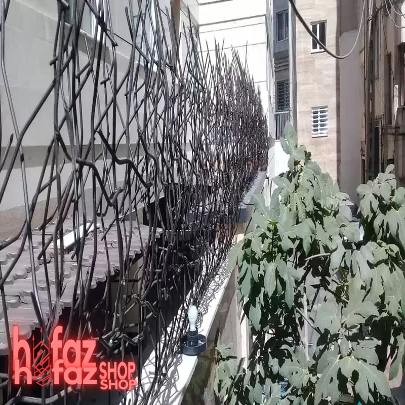 حفاظ شاخ گوزنی تراکم 40 نصب‌شده در باغ ویلا