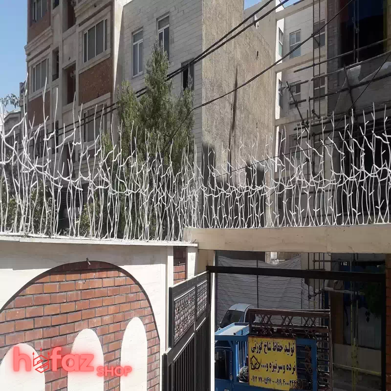 حفاظ شاخ گوزنی نصب شده بروی دیوار