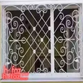 حفاظ پنجره فرفورژه سفید با طرح لوزی و پیچ‌های کلاسیک