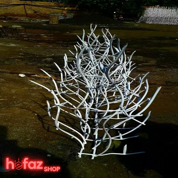 نمای نزدیک از شاخه‌های حفاظ شاخ گوزنی با تراکم 20