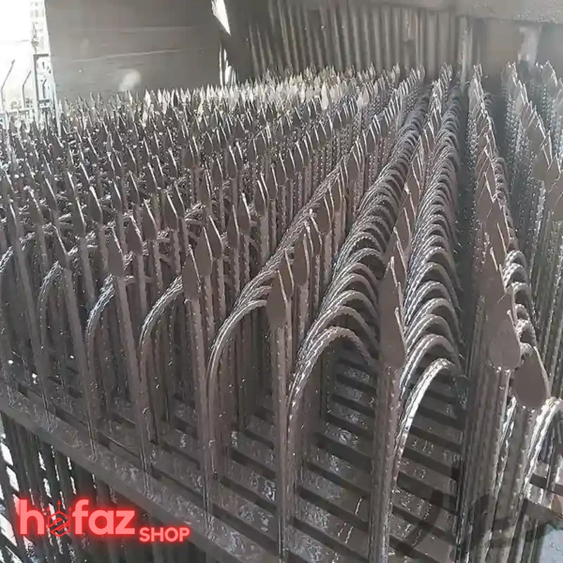 حفاظ دیوار سرنیزه سرخم سه سر