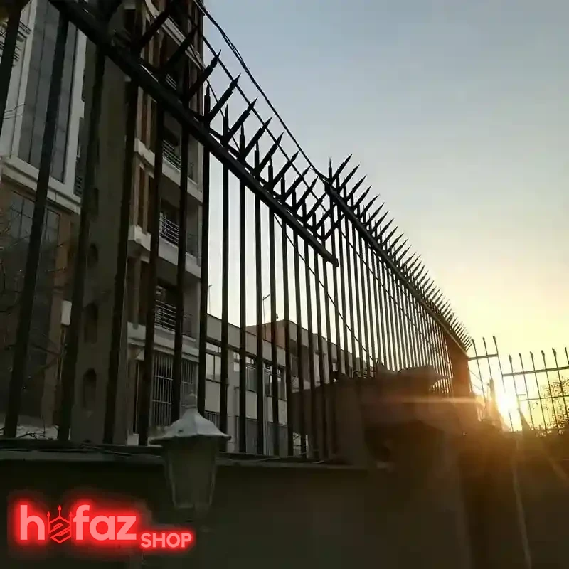 حفاظ دیوار سرنیزه سرخم یک سر ارتفاع 180