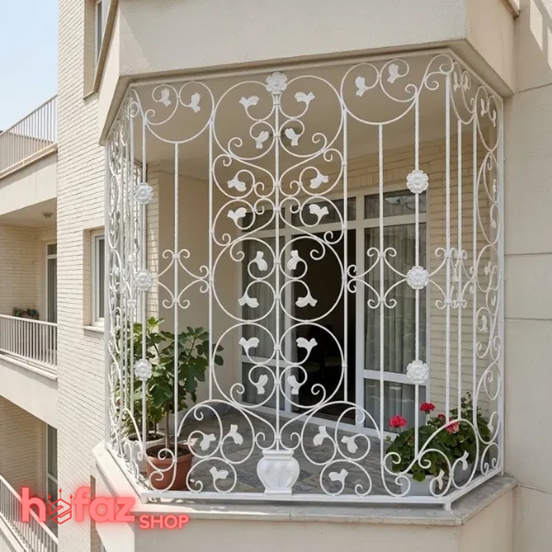 عکس حفاظ بالکن طرح سرگل نصب شده روی نمای سنگی