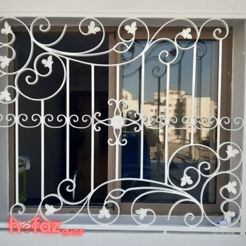 نصب-حفاظ-پنجره-فرفورژه-طرح-سرگل-روی-دیوار