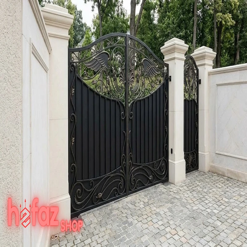 درب حیاط تک لنگه فرفورژه فلوریش؛ طراحی سفارشی گلنردهها متناسب با معماری ساختمانهای لوکس